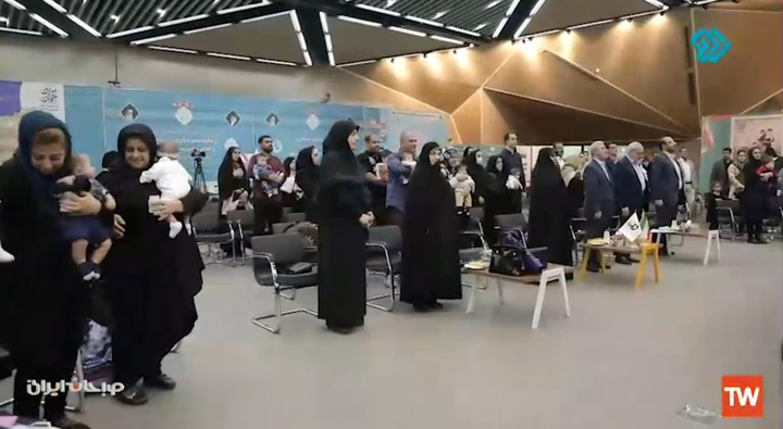 گزارش ویژۀ برنامۀ "صبحانه ایرانی" شبکه دو سیما از آغاز فراگیر طرح حمایت بنیاد ۱۵خرداد از خانوادههای دارای فرزندان چندقلو گزارش ویژۀ برنامۀ "صبحانه ایرانی" شبکه دو سیما از آغاز فراگیر طرح حمایت بنیاد ۱۵خرداد از خانوادههای دارای فرزندان چندقلو