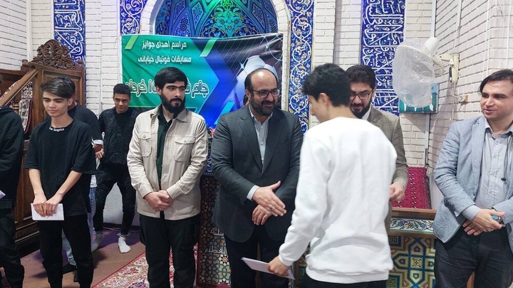 اهدای جایزۀ تیم های برتر استان تهران در جام شهدای پانزده خرداد