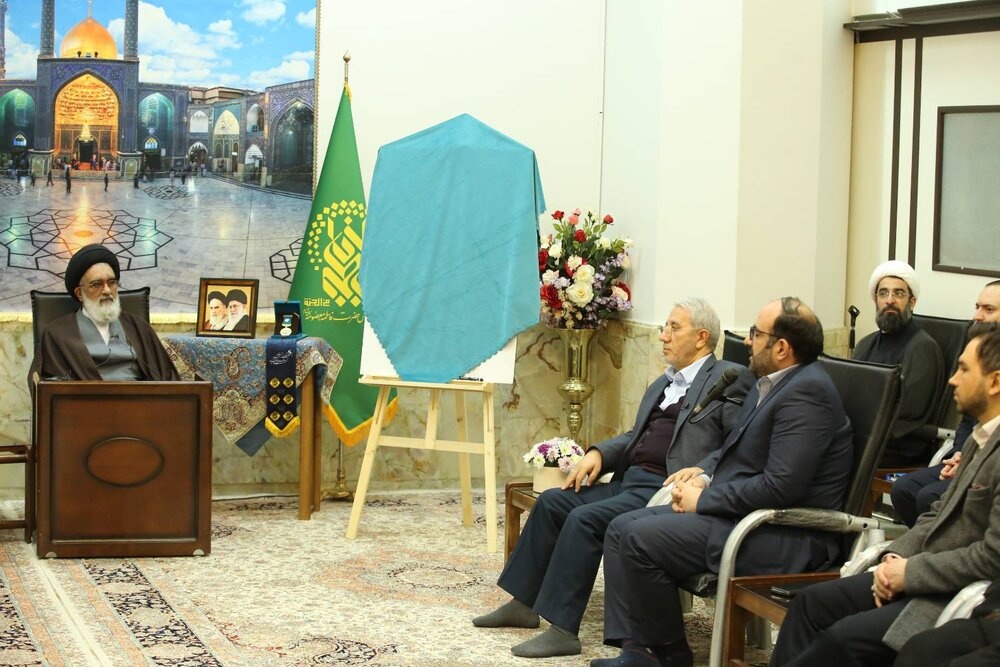 اعطای اولین نشان ملی مادری به بانوی نیکو کار خراسانی