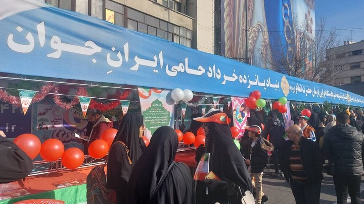 آشنایی راهپیمایان ۲۲ بهمن با کارویژههای جمعیتی بنیاد ۱۵ خرداد آشنایی راهپیمایان ۲۲ بهمن با کارویژههای جمعیتی بنیاد ۱۵ خرداد
