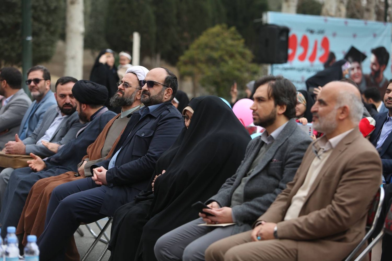 تجلیل بنیاد ۱۵ خرداد از ۲۲۰ زوج دانشجوی دارای ۳ فرزند و بیشتر