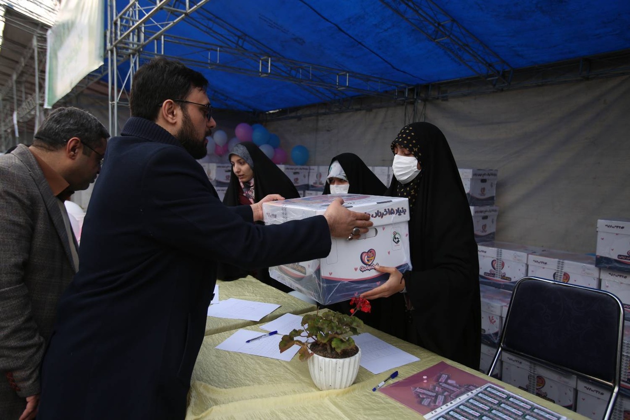 تجلیل بنیاد ۱۵ خرداد از ۲۲۰ زوج دانشجوی دارای ۳ فرزند و بیشتر